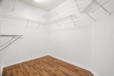 Купить кондоминиум в Пемброк-Пайнс, Флорида 3 комнаты, 125.51м2, № 2083384 - фото 23