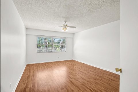 Купить кондоминиум в Пемброк-Пайнс, Флорида 3 комнаты, 125.51м2, № 2083384 - фото 19