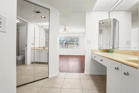 Купить кондоминиум в Пемброк-Пайнс, Флорида 3 комнаты, 125.51м2, № 2083384 - фото 25