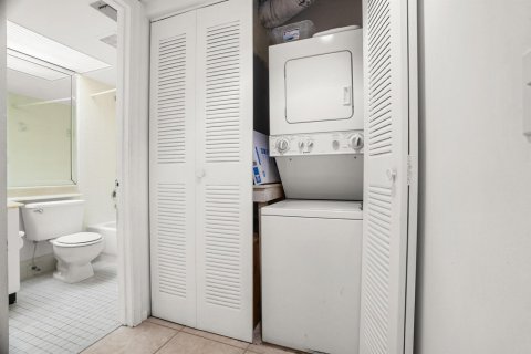 Купить кондоминиум в Пемброк-Пайнс, Флорида 3 комнаты, 125.51м2, № 2083384 - фото 26