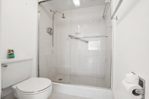 Купить кондоминиум в Пемброк-Пайнс, Флорида 3 комнаты, 125.51м2, № 2083384 - фото 24