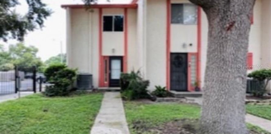 Adosado en Saint Petersburg, Florida 2 dormitorios, 111.02 m2 № 1820781