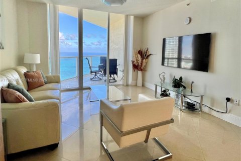 Condo in Sunny Isles Beach, Florida, 2 bedrooms  № 2243329 - photo 4