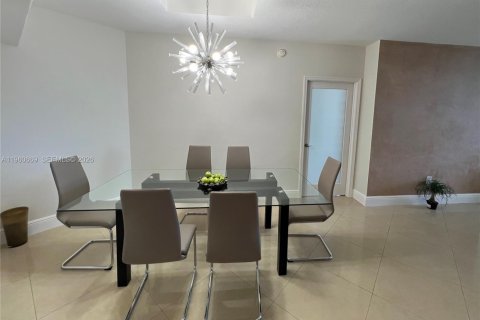 Condo in Sunny Isles Beach, Florida, 2 bedrooms  № 2243329 - photo 7