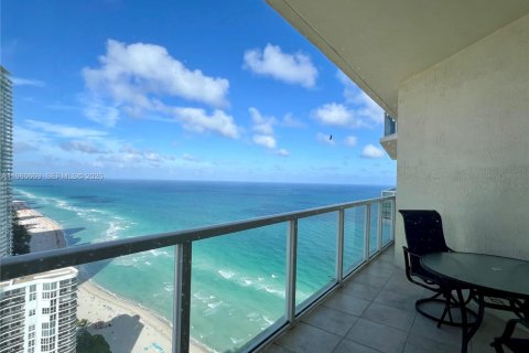 Condo in Sunny Isles Beach, Florida, 2 bedrooms  № 2243329 - photo 23