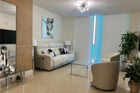 Condo in Sunny Isles Beach, Florida, 2 bedrooms  № 2243329 - photo 8
