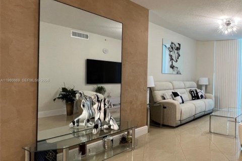 Condo in Sunny Isles Beach, Florida, 2 bedrooms № 2243329