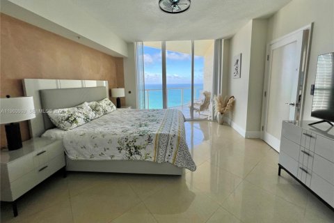 Condo in Sunny Isles Beach, Florida, 2 bedrooms  № 2243329 - photo 17