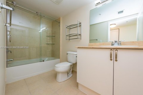 Condo in Sunny Isles Beach, Florida, 2 bedrooms  № 2243329 - photo 19