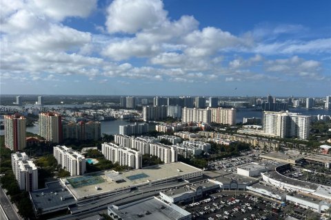 Condo in Sunny Isles Beach, Florida, 2 bedrooms  № 2243329 - photo 25