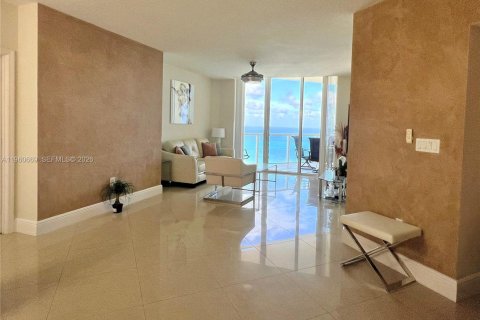 Condo in Sunny Isles Beach, Florida, 2 bedrooms  № 2243329 - photo 5