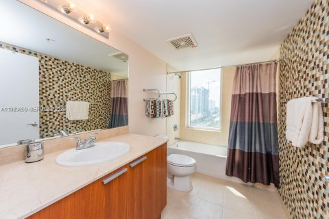 Condo in Sunny Isles Beach, Florida, 2 bedrooms  № 2243329 - photo 20