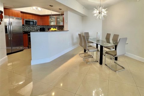 Condo in Sunny Isles Beach, Florida, 2 bedrooms  № 2243329 - photo 9