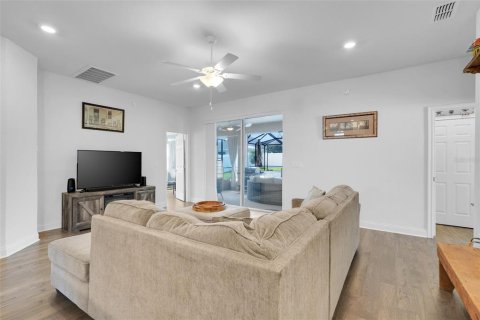House in Auburndale, Florida 4 bedrooms, 196.58 sq.m. № 1901998 - photo 17