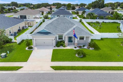 House in Auburndale, Florida 4 bedrooms, 196.58 sq.m. № 1901998 - photo 4