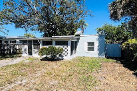 Casa en Tampa, Florida 4 dormitorios, 100.89 m2 № 2355972