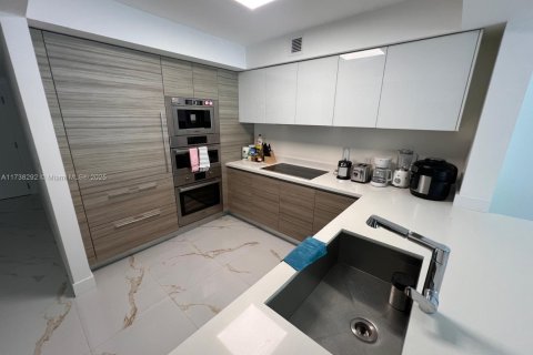 Copropriété à vendre à Sunny Isles Beach, Floride: 2 chambres, 143.16 m2 № 1985070 - photo 1