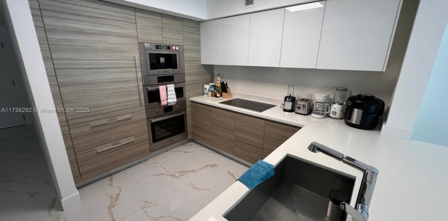 Condo à Sunny Isles Beach, Floride, 2 chambres № 1985070