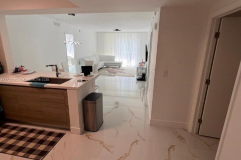 Copropriété à vendre à Sunny Isles Beach, Floride: 2 chambres, 143.16 m2 № 1985070 - photo 3