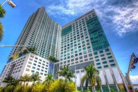 Commercial property in Miami, Florida № 2091168