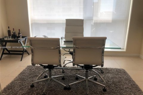 Commercial property in Miami, Florida № 2091168 - photo 4