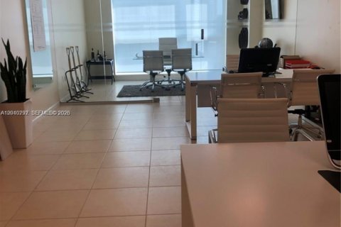 Commercial property in Miami, Florida № 2091168 - photo 5