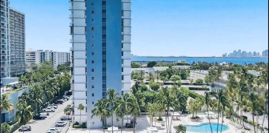 Condo in North Bay Village, Florida, 2 bedrooms № 1821676