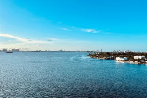 Condo in North Bay Village, Florida, 2 bedrooms  № 1821676 - photo 7