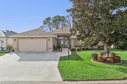 House in Leesburg, Florida 2 bedrooms, 255.95 sq.m. № 2097915