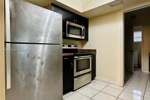 Villa ou maison à vendre à Hollywood, Floride: 3 chambres, 98.94 m2 № 1947213 - photo 3