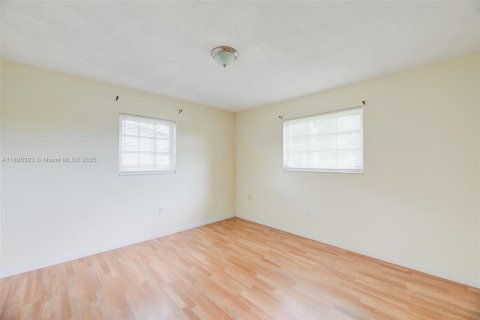 House in Hollywood, Florida 3 bedrooms, 98.94 sq.m. № 1947213 - photo 10