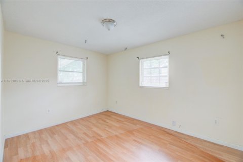 House in Hollywood, Florida 3 bedrooms, 98.94 sq.m. № 1947213 - photo 11