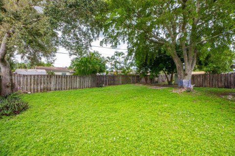 House in Hollywood, Florida 3 bedrooms, 98.94 sq.m. № 1947213 - photo 15