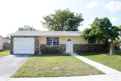 Villa ou maison à vendre à Hollywood, Floride: 3 chambres, 98.94 m2 № 1947213 - photo 1
