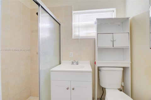 House in Hollywood, Florida 3 bedrooms, 98.94 sq.m. № 1947213 - photo 9