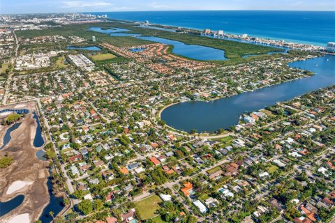 Terreno en venta en Hollywood, Florida № 1977554 - foto 28