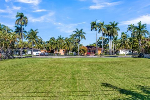 Terreno en venta en Hollywood, Florida № 1977554 - foto 13