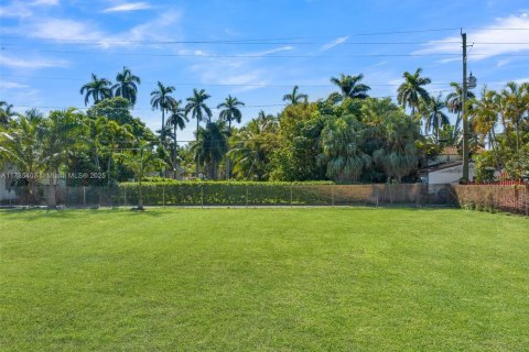 Terreno en venta en Hollywood, Florida № 1977554 - foto 16