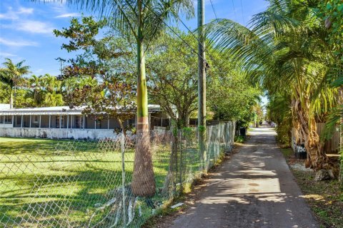 Terreno en venta en Hollywood, Florida № 1977554 - foto 11