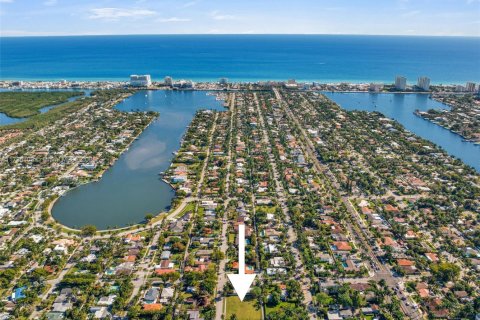 Terreno en venta en Hollywood, Florida № 1977554 - foto 1