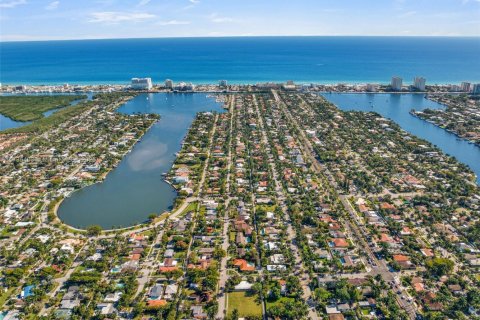 Terreno en venta en Hollywood, Florida № 1977554 - foto 2