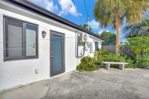 House in Miami, Florida 3 bedrooms, 113.81 sq.m. № 1856924 - photo 8