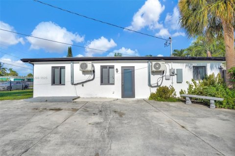 House in Miami, Florida 3 bedrooms, 113.81 sq.m. № 1856924 - photo 6