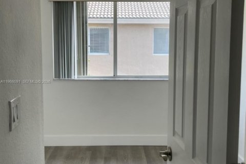 Copropriété à louer à Doral, Floride: 3 chambres, 131.92 m2 № 2028059 - photo 13