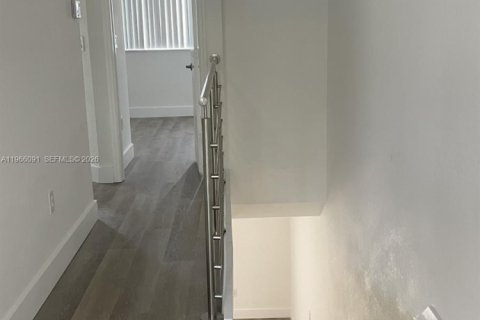 Copropriété à louer à Doral, Floride: 3 chambres, 131.92 m2 № 2028059 - photo 9