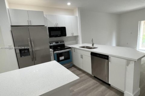 Copropriété à louer à Doral, Floride: 3 chambres, 131.92 m2 № 2028059 - photo 2