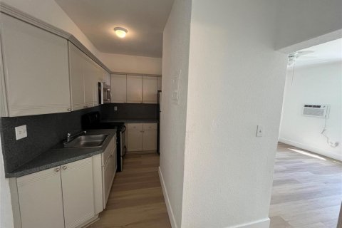 Copropriété à louer à Miami Beach, Floride: 3 pièces, 40.04 m2 № 2417917 - photo 13