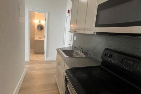 Copropriété à louer à Miami Beach, Floride: 3 pièces, 40.04 m2 № 2417917 - photo 14