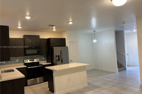 Townhouse in Homestead, Florida 4 bedrooms, 127.65 sq.m. № 1813950 - photo 1