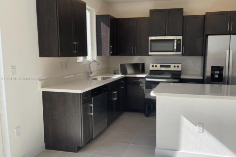 Townhouse in Homestead, Florida 4 bedrooms, 127.65 sq.m. № 1813950 - photo 3